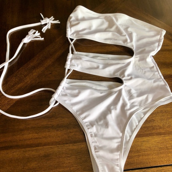 SHEIN Other - 🐬 SHEIN White One Piece Swim Suite 🐬